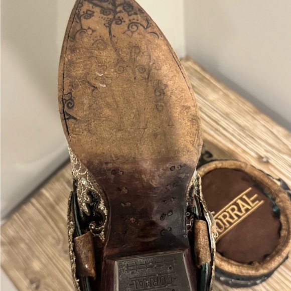 Black and Gold Western Ankle Boots - Picture 6 of 6